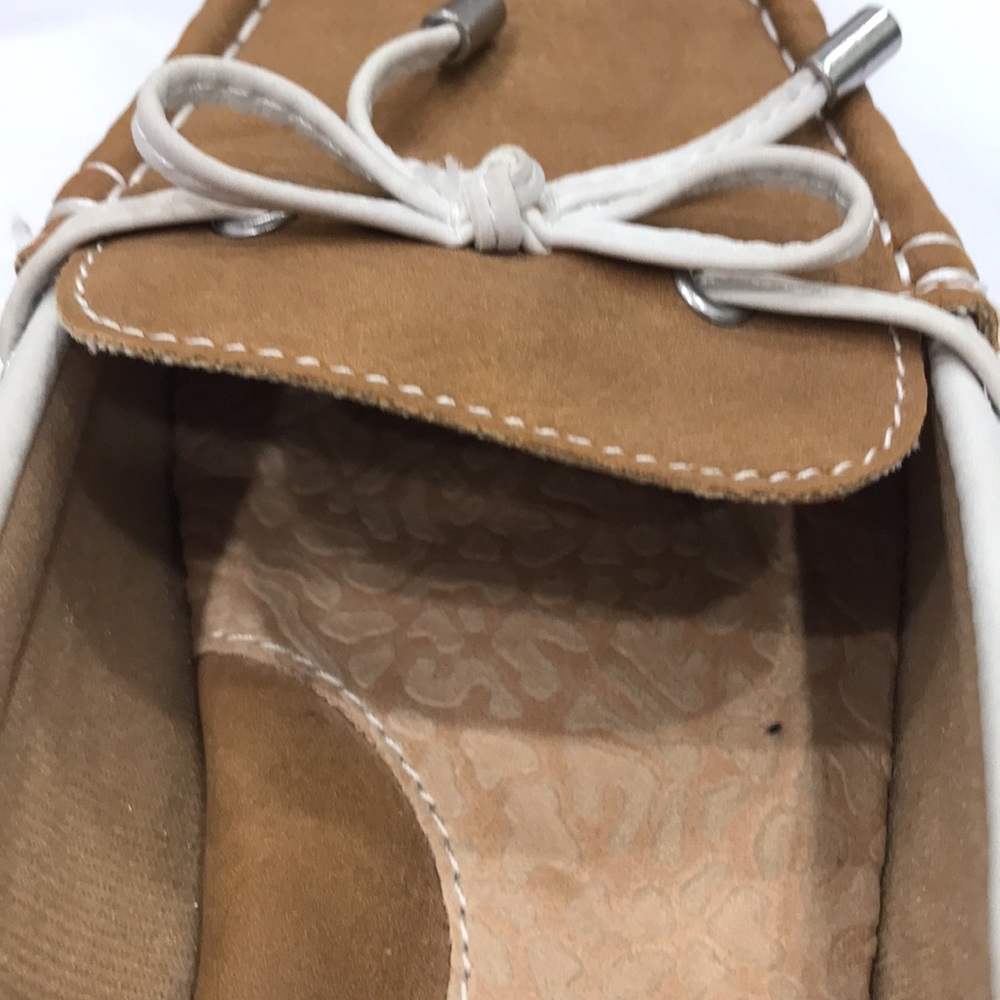 SZ 8 B O C. LADY MOCCASIN tan w white tiesRUBBER SOLES comfort inside❤️ - Picture 7 of 8